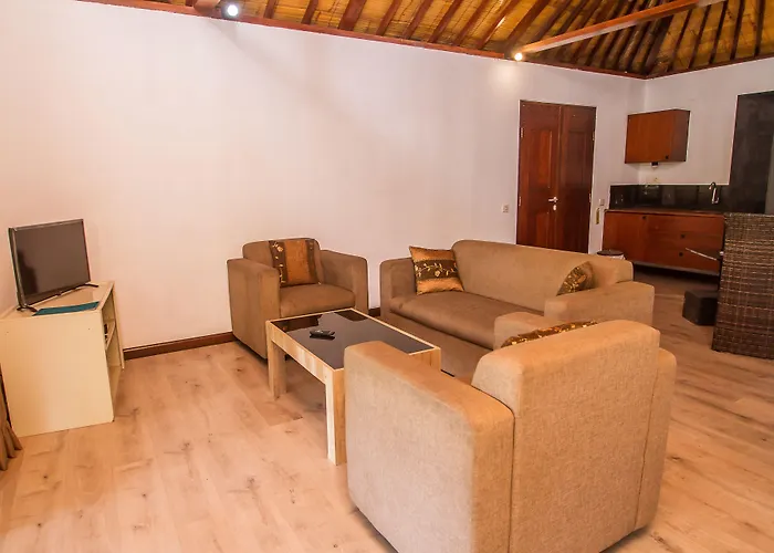 Hotel Puri Saron Madangan - Gianyar