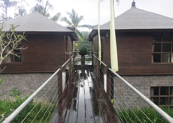 Puri Saron Madangan - Gianyar Hotel